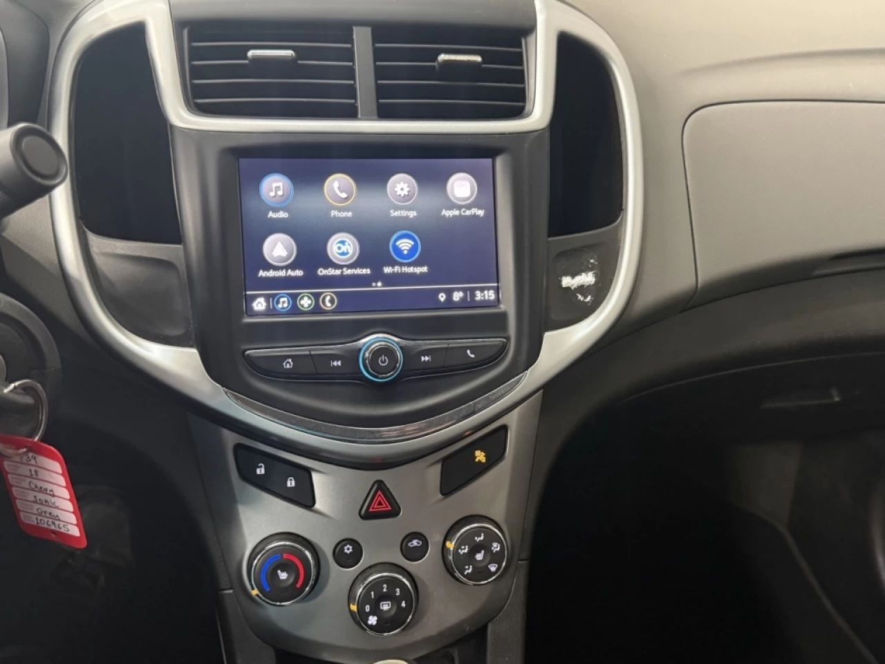 2018 Chevrolet Sonic LT Auto Apple carplay/Android **ApprouvÉ À 99.9%** Image principale