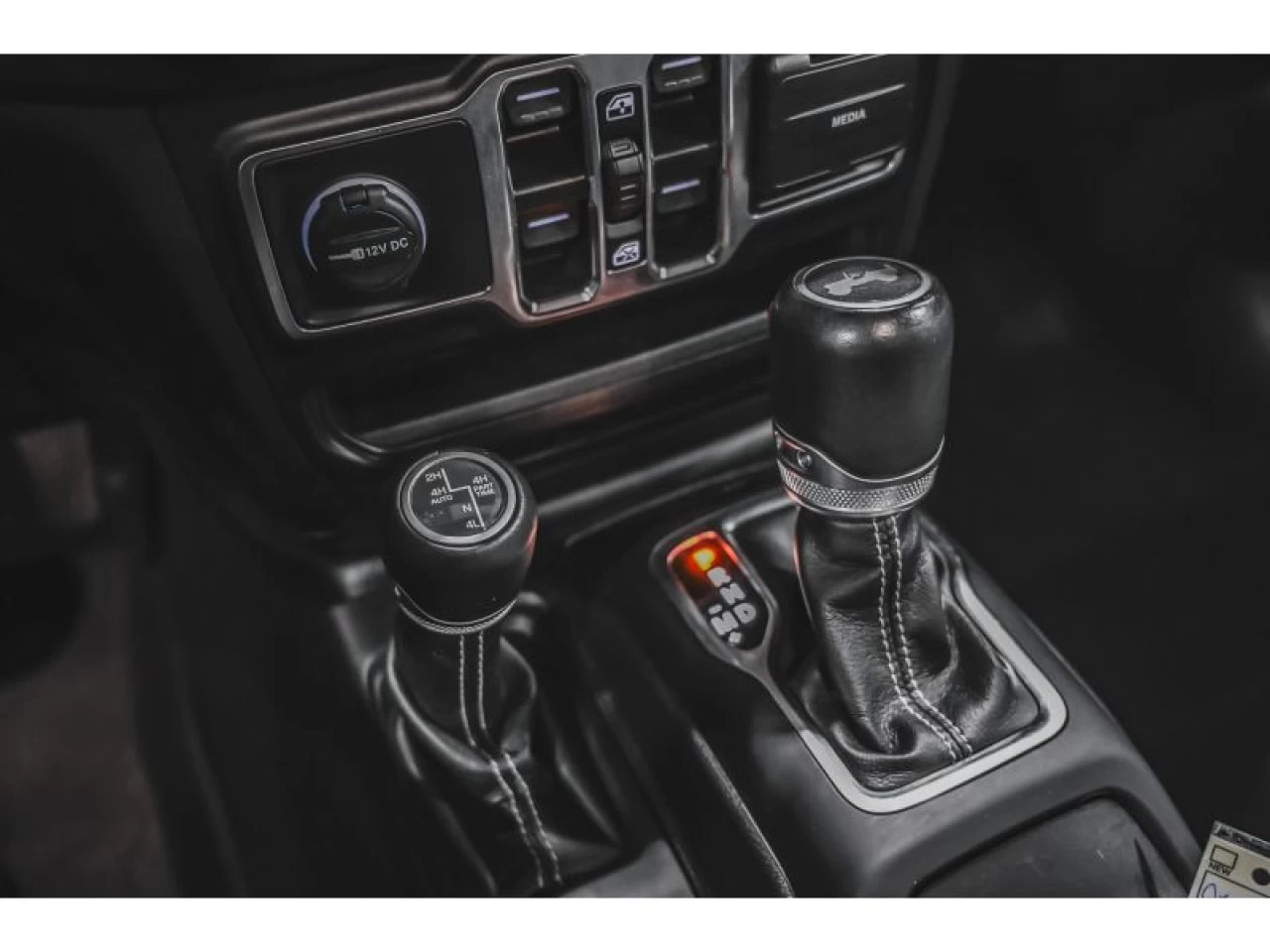 2022 Jeep Wrangler 4XE Unlimited Sahara 4x4 Image principale
