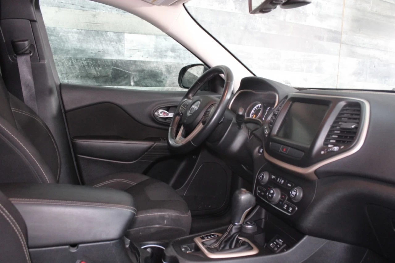 2016 Jeep Cherokee North V6 4X4 CAM DE RECUL **APPROUVÉ À 99.9%** Image principale