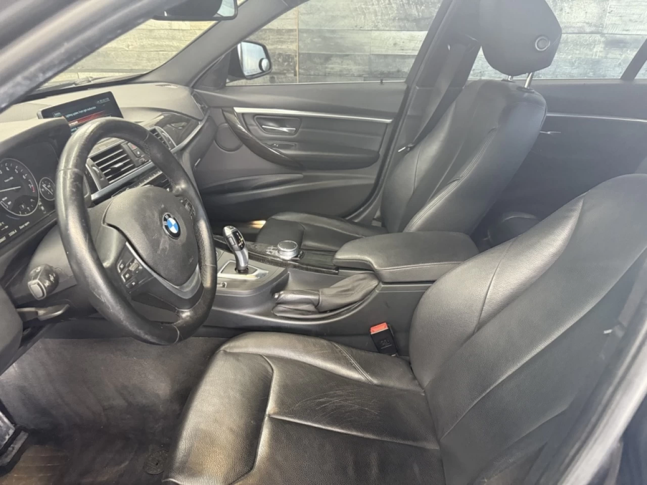 2017 BMW 3 Series 330i xDrive AWD CUIR TOIT NAV **APPROUVÉ 99.9%** Image principale