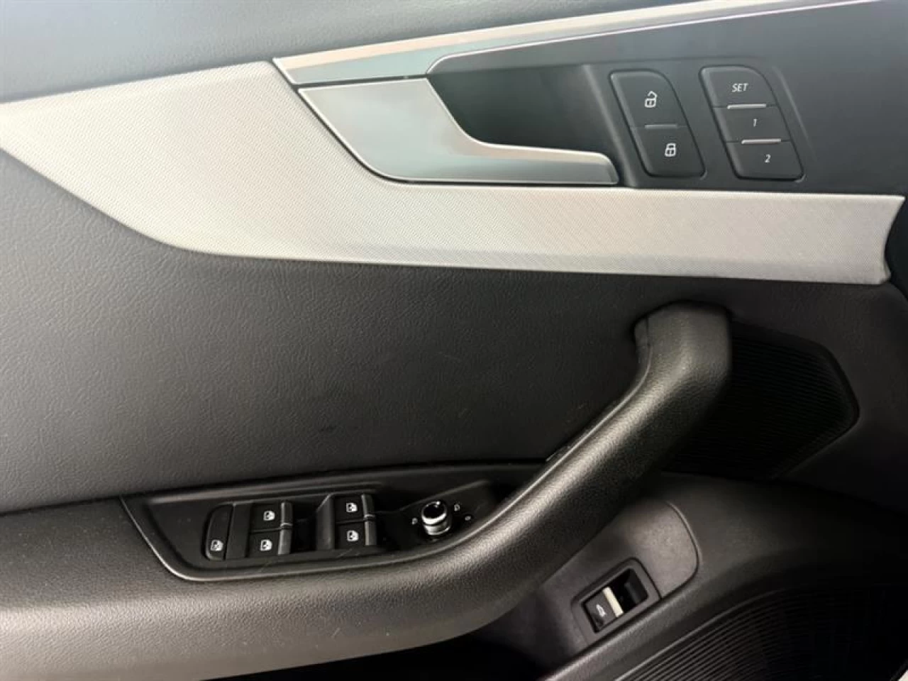 2018 Audi A4 Technik AWD CUIR NAV TOIT Image principale