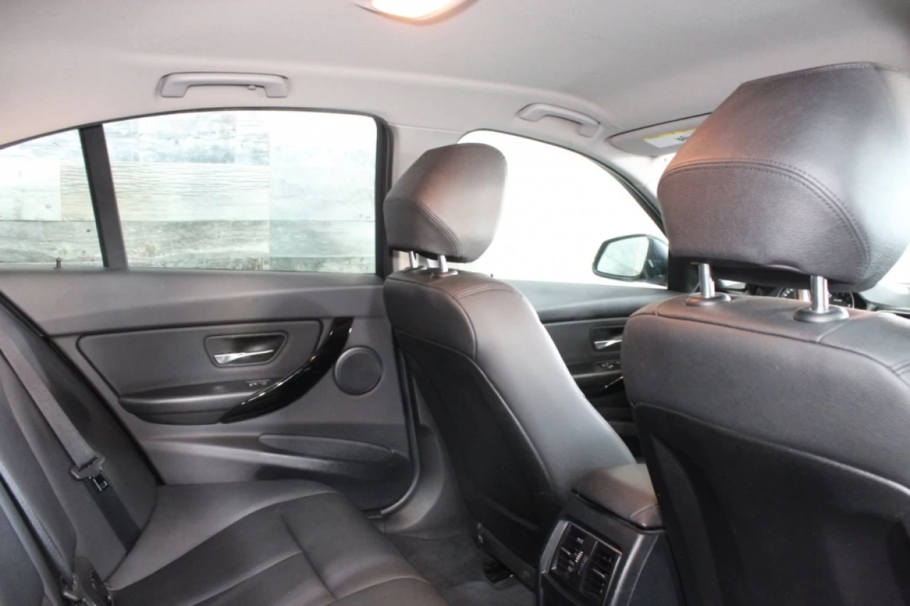 2016 BMW 3 Series 320i xDrive AWD CUIR **APPROUVÉ À 99.9%** Image principale