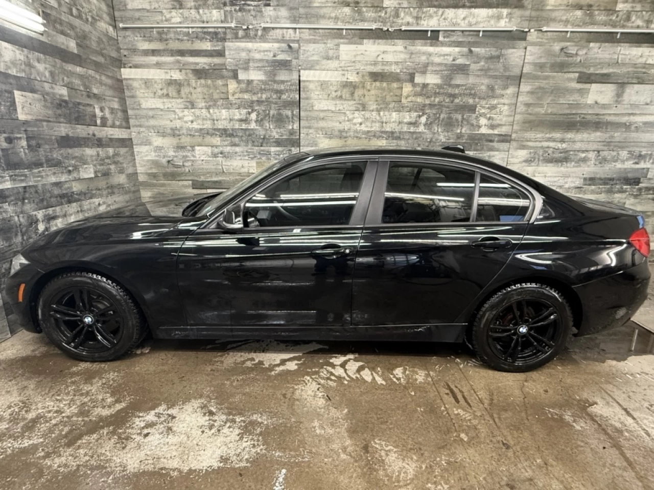 2017 BMW 3 Series 320i xDrive Awd Cuir Bluetooth**ApprouvÉe 99,9%** Image principale