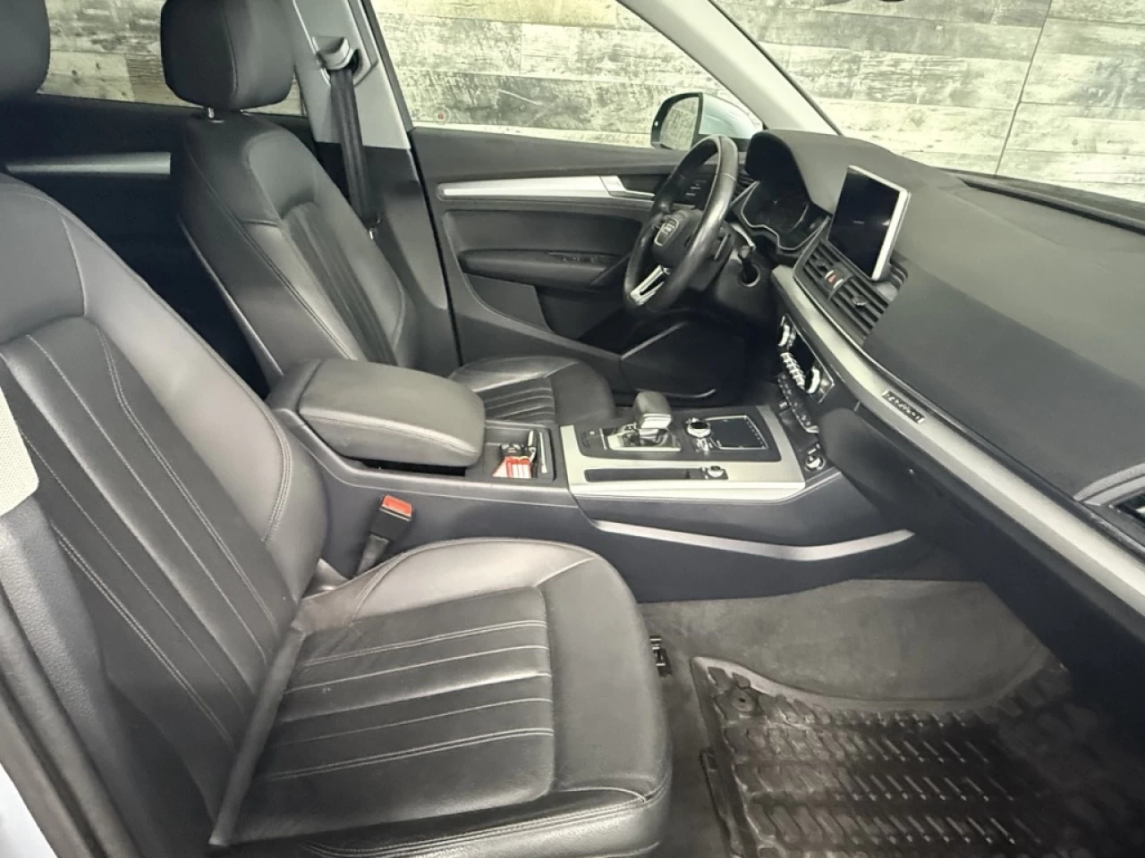 2018 Audi Q5 Komfort AWD CUIR NAV **APPROUVÉ À 99.9%** Image principale