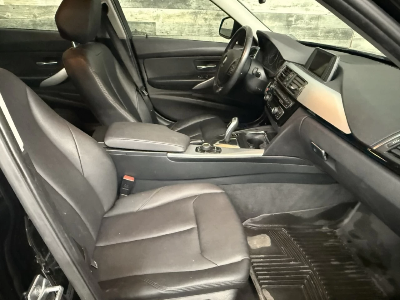 2017 BMW 3 Series 320i xDrive Awd Cuir Bluetooth**ApprouvÉe 99,9%** Image principale