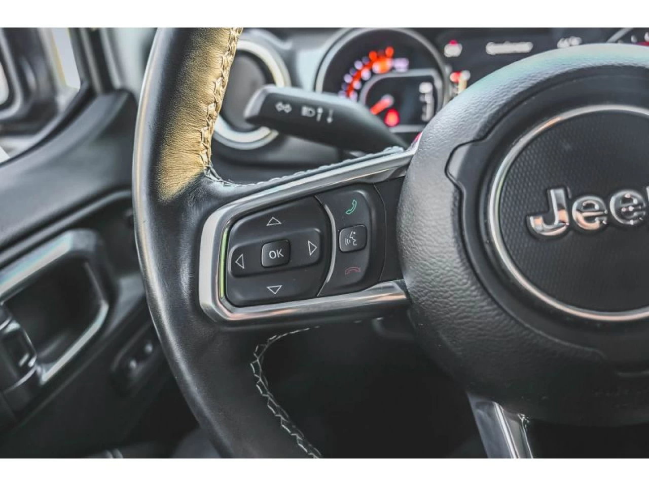 2023 Jeep Wrangler Sahara 4 Door 4x4 V6 GROUPE TEMPS FROID Image principale