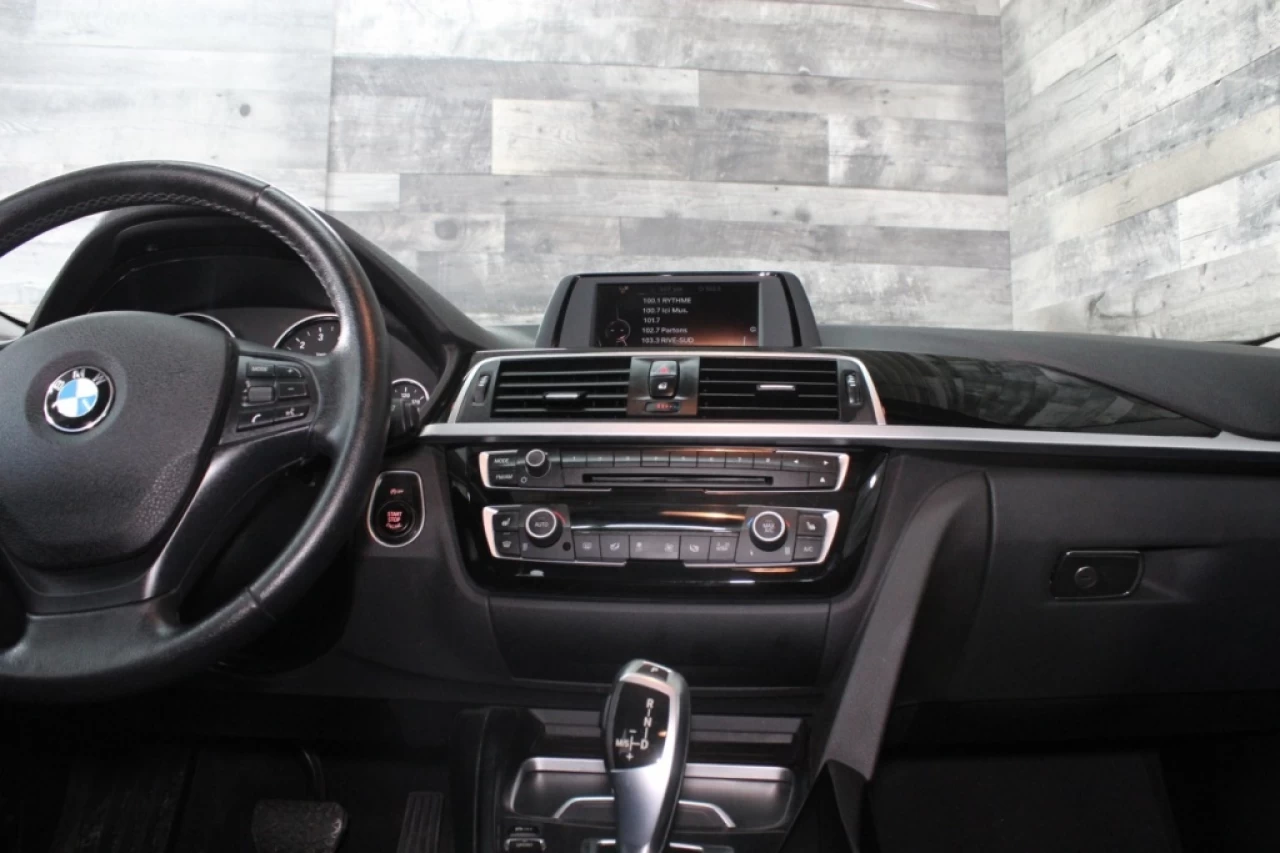 2016 BMW 3 Series 320i xDrive AWD CUIR **APPROUVÉ À 99.9%** Image principale