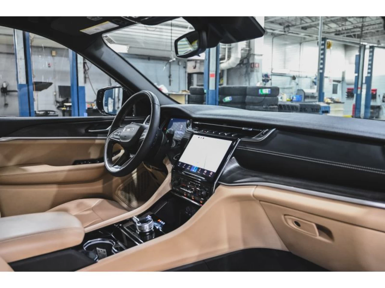 2023 Jeep Grand Cherokee L Limited 4x4 Image principale