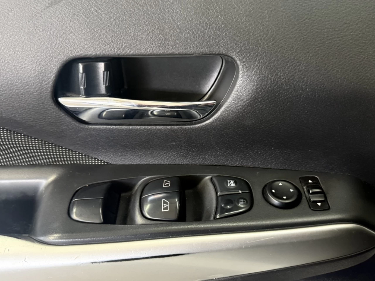 2019 Nissan Kicks SR AUTO CAM DE RECUL BLUETOOTH **APPROUVÉ À 99.9%* Image principale