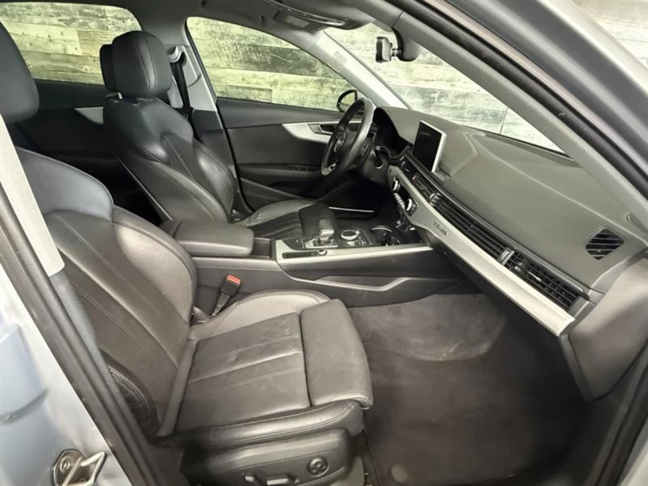 2018 Audi A4 Technik AWD CUIR NAV TOIT **APPROUVÉ À 99.9%** Image principale