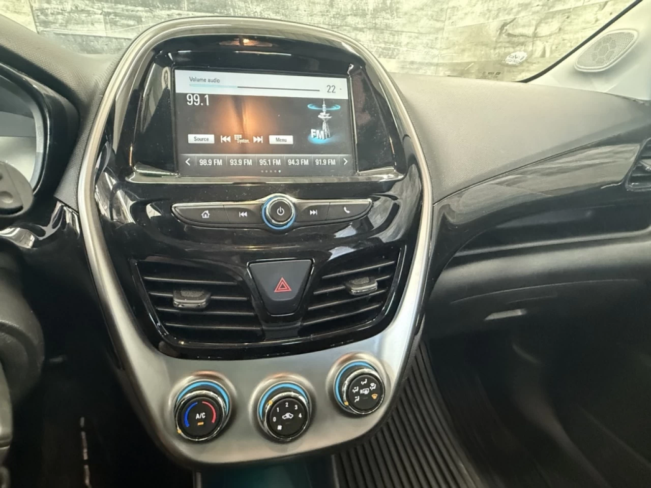 2017 Chevrolet Spark LT AUTO BLUETOOTH MAGS **APPROUVÉ À 99.9%** Image principale