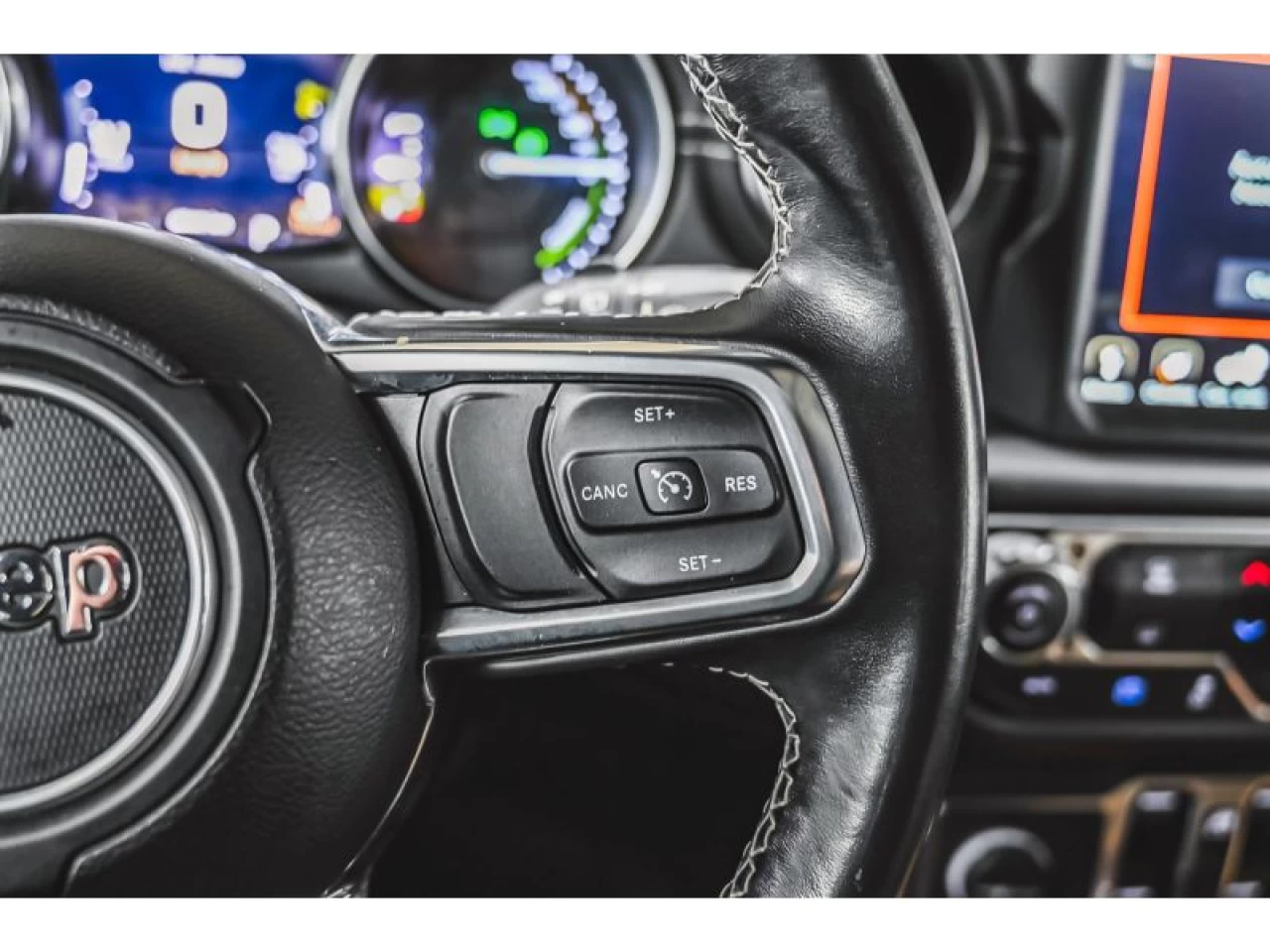 2021 Jeep Wrangler 4XE Unlimited Sahara 4x4F GROUPE REMORQUAGE Image principale
