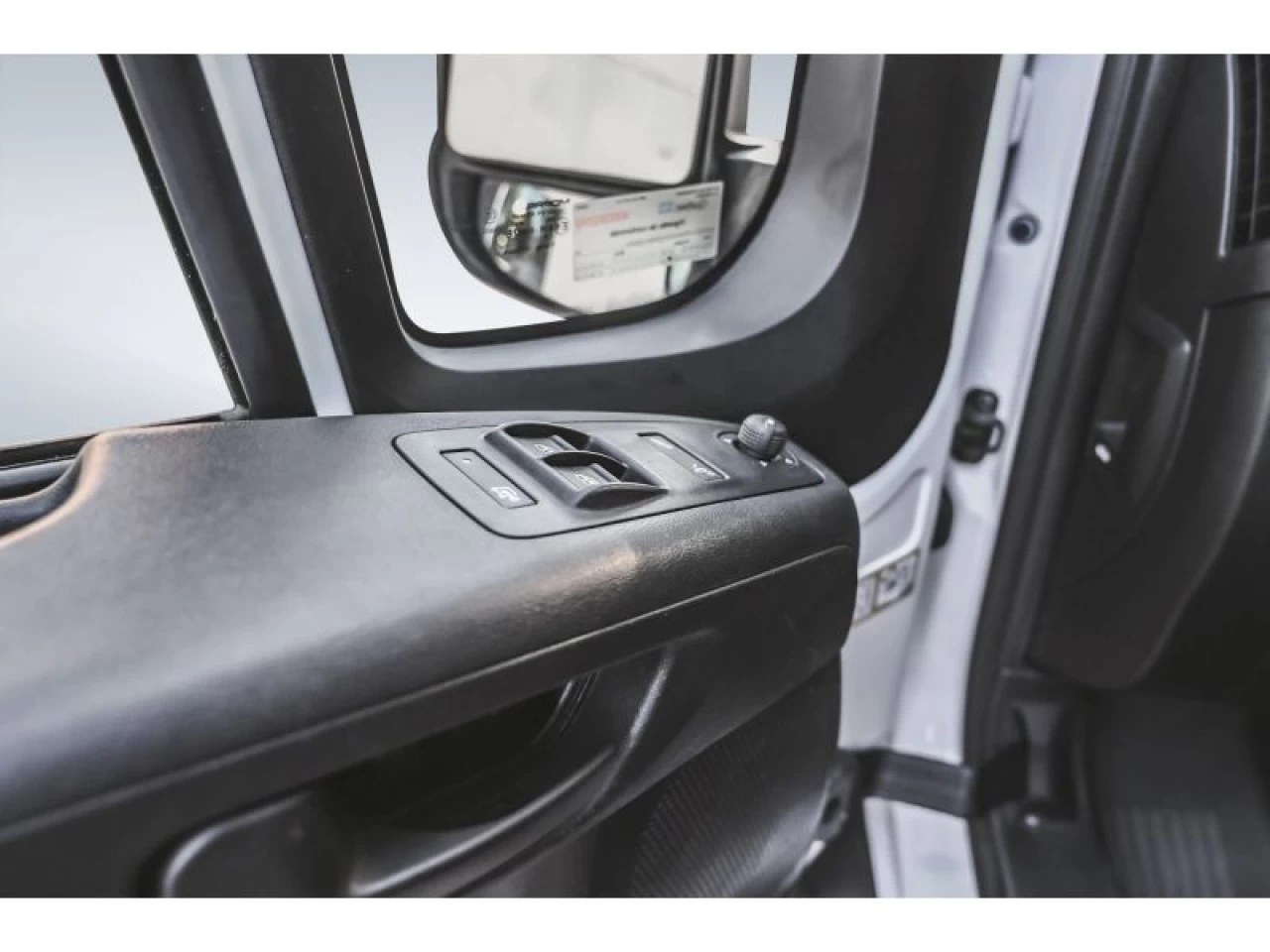 2025 Dodge Ram Tradesman 2500 High Roof 159" WB w/Pass Seat Image principale