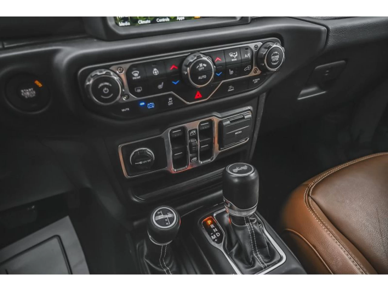 2022 Jeep Wrangler 4xe Unlimited Sahara 4x4 hybride Image principale