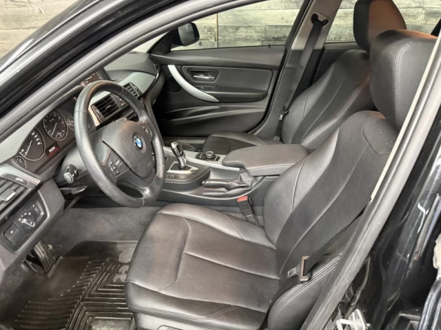 BMW 3 Series 320i xDrive Awd Cuir Bluetooth**Approuvée 99,9%** 2017