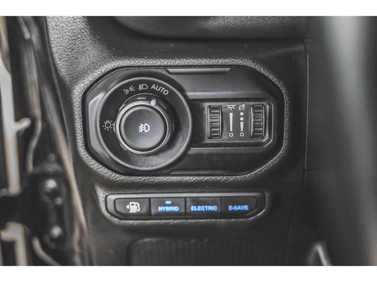 2021 Jeep Wrangler 4xe Unlimited Sahara GROUPE TEMPS FROID Image principale
