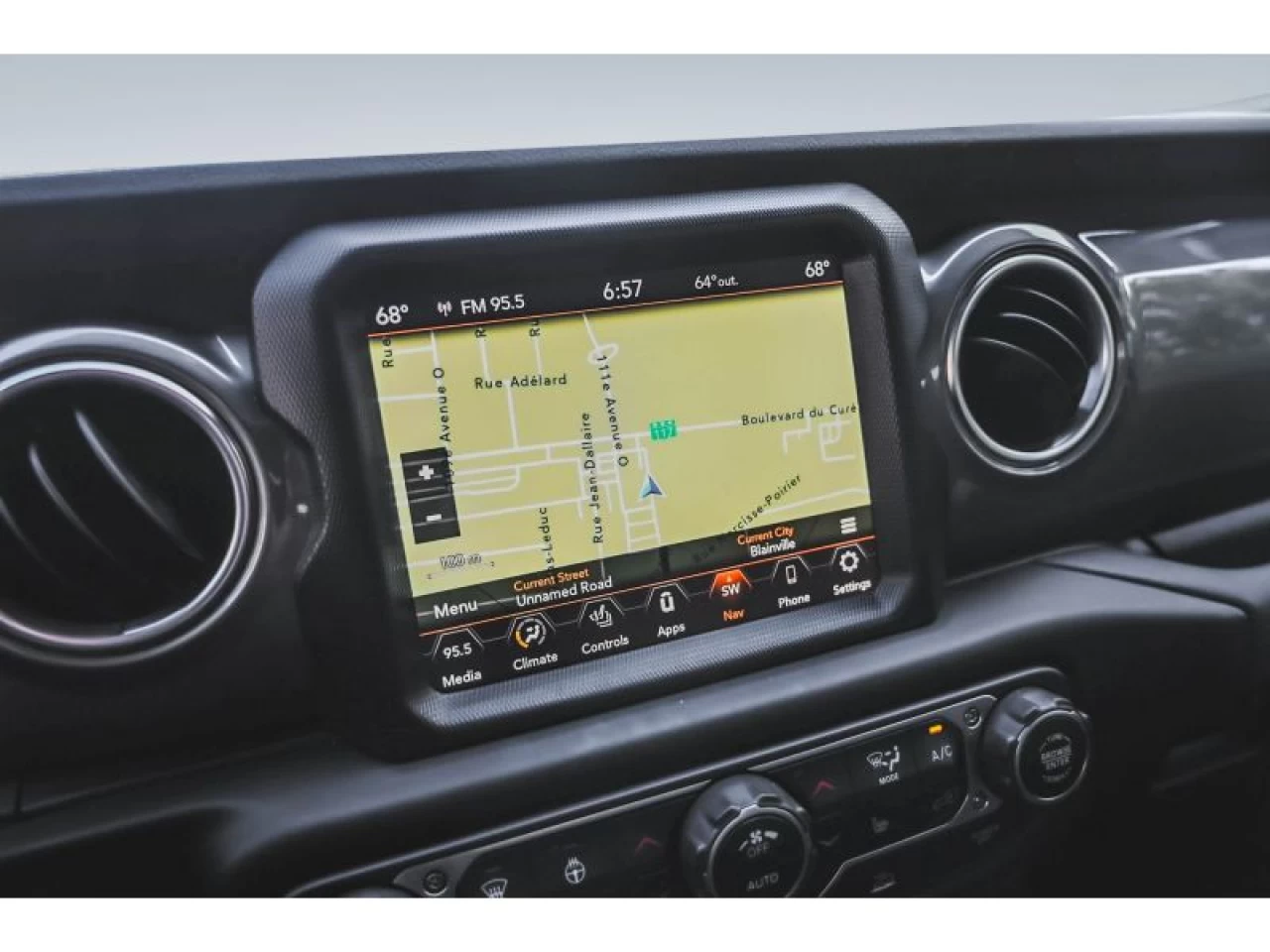 2023 Jeep Wrangler Sahara 4 Door 4x4 V6 GROUPE TEMPS FROID Image principale
