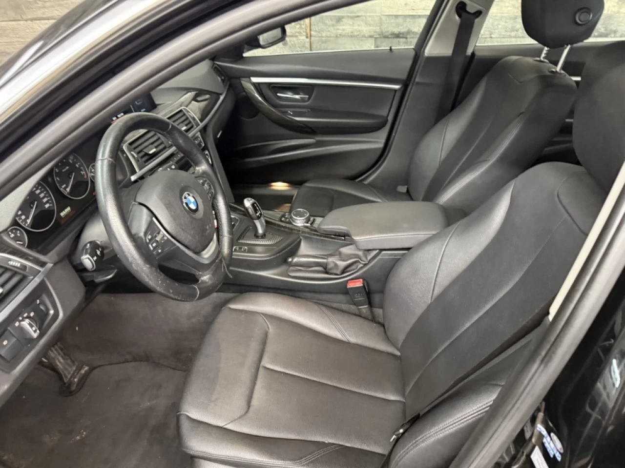 2017 BMW 3 Series 320i xDrive AWD CUIR TOIT **APPRUVÉ À 99.9%** Image principale