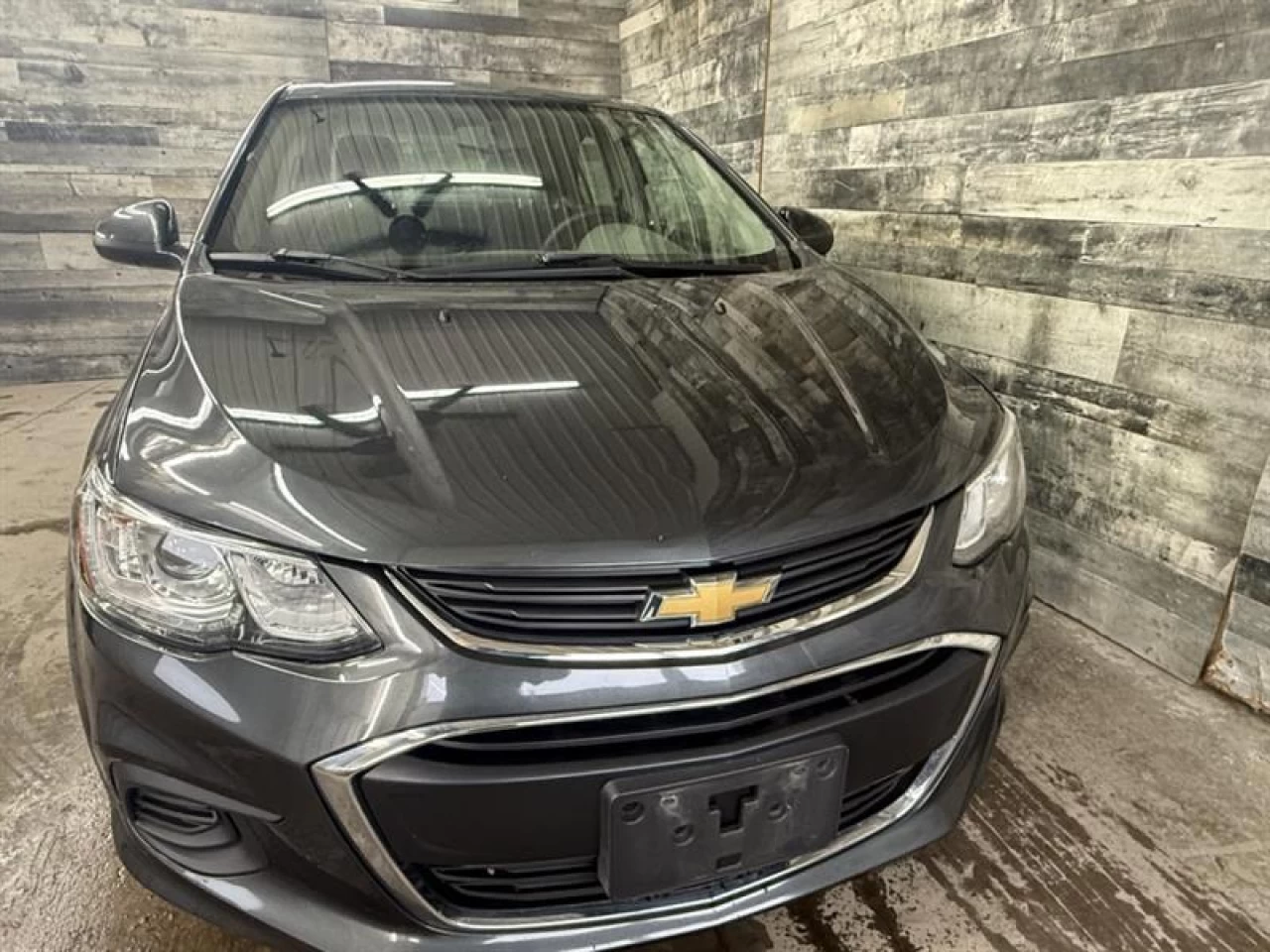 2018 Chevrolet Sonic LT Auto Apple carplay/Android **ApprouvÉ À 99.9%** Image principale