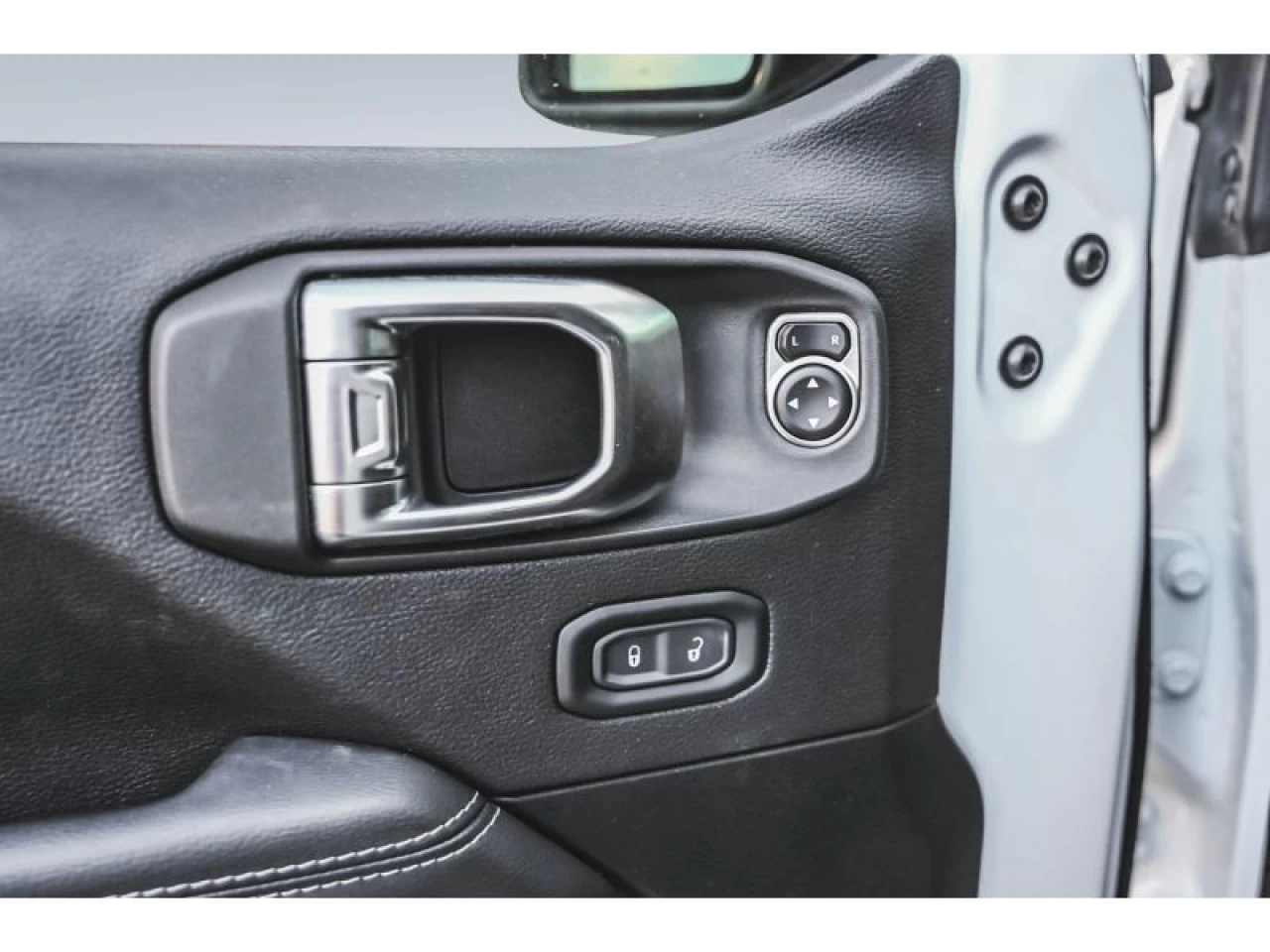 2023 Jeep Wrangler Sahara 4 Door 4x4 V6 GROUPE TEMPS FROID Image principale