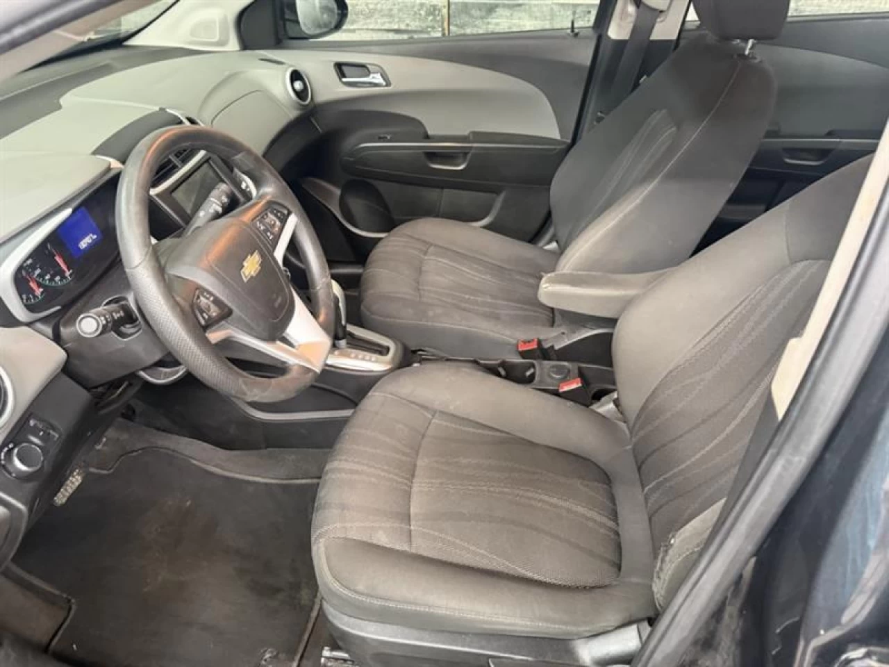 2018 Chevrolet Sonic LT Auto Apple carplay/Android **ApprouvÉ À 99.9%** Image principale