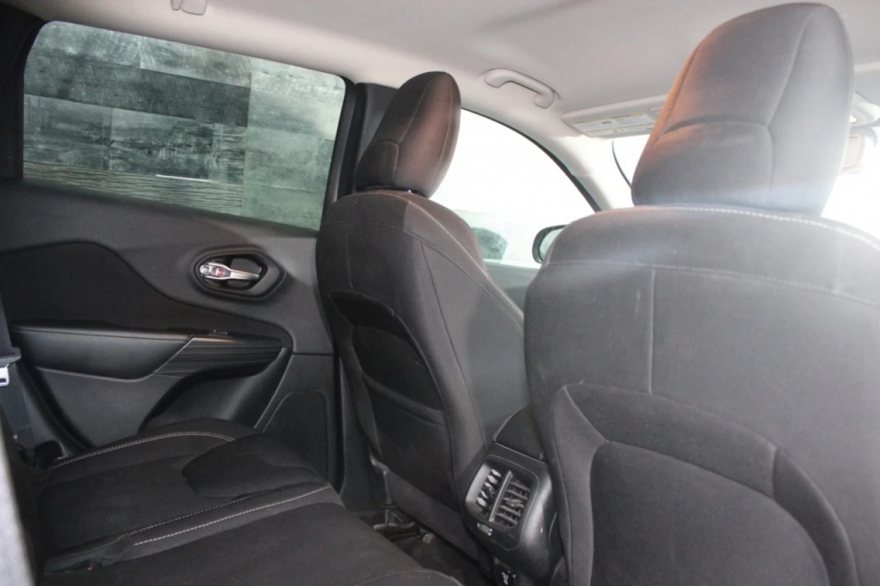 2016 Jeep Cherokee North V6 4X4 CAM DE RECUL **APPROUVÉ À 99.9%** Image principale