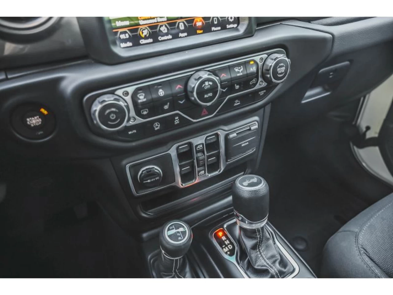 2023 Jeep Wrangler Sahara 4 Door 4x4 V6 GROUPE TEMPS FROID Image principale