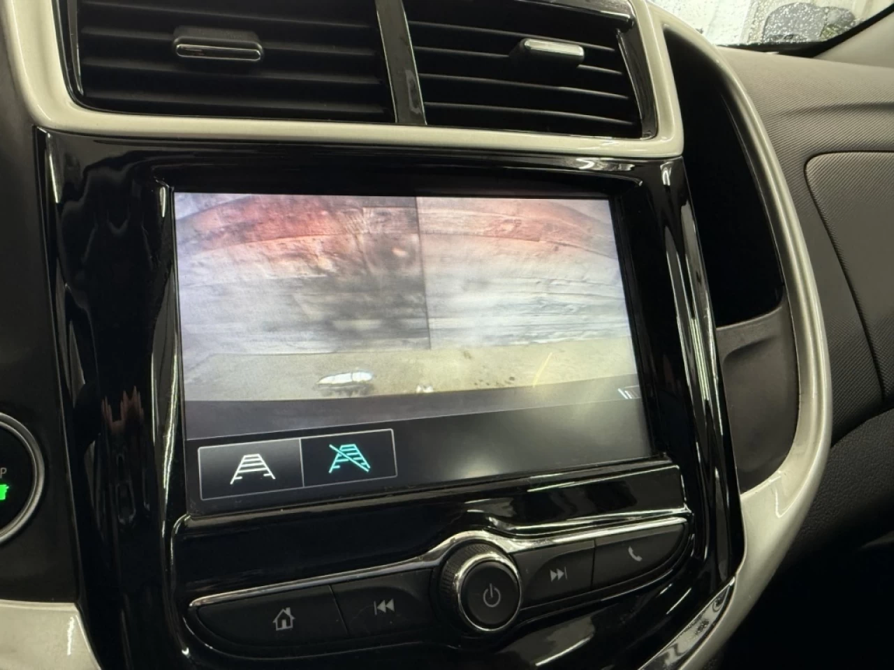 2017 Chevrolet Sonic LT Toit Cam de recul **ApprouvÉ À 99.9%** Image principale