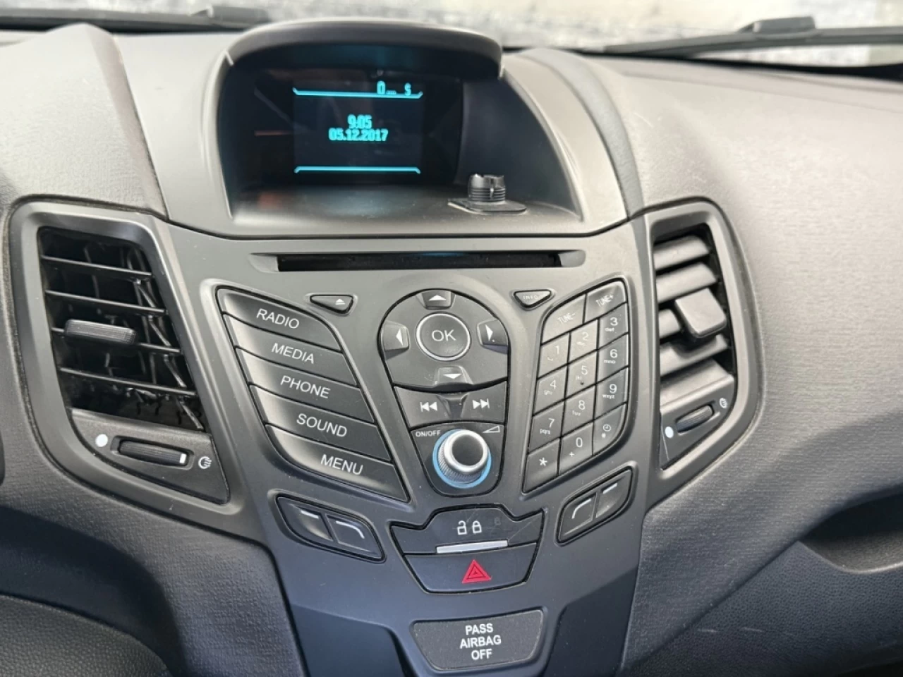 2017 Ford Fiesta SE AUTO BLUTOOTH**APPROUVÉE 99,9%** Image principale