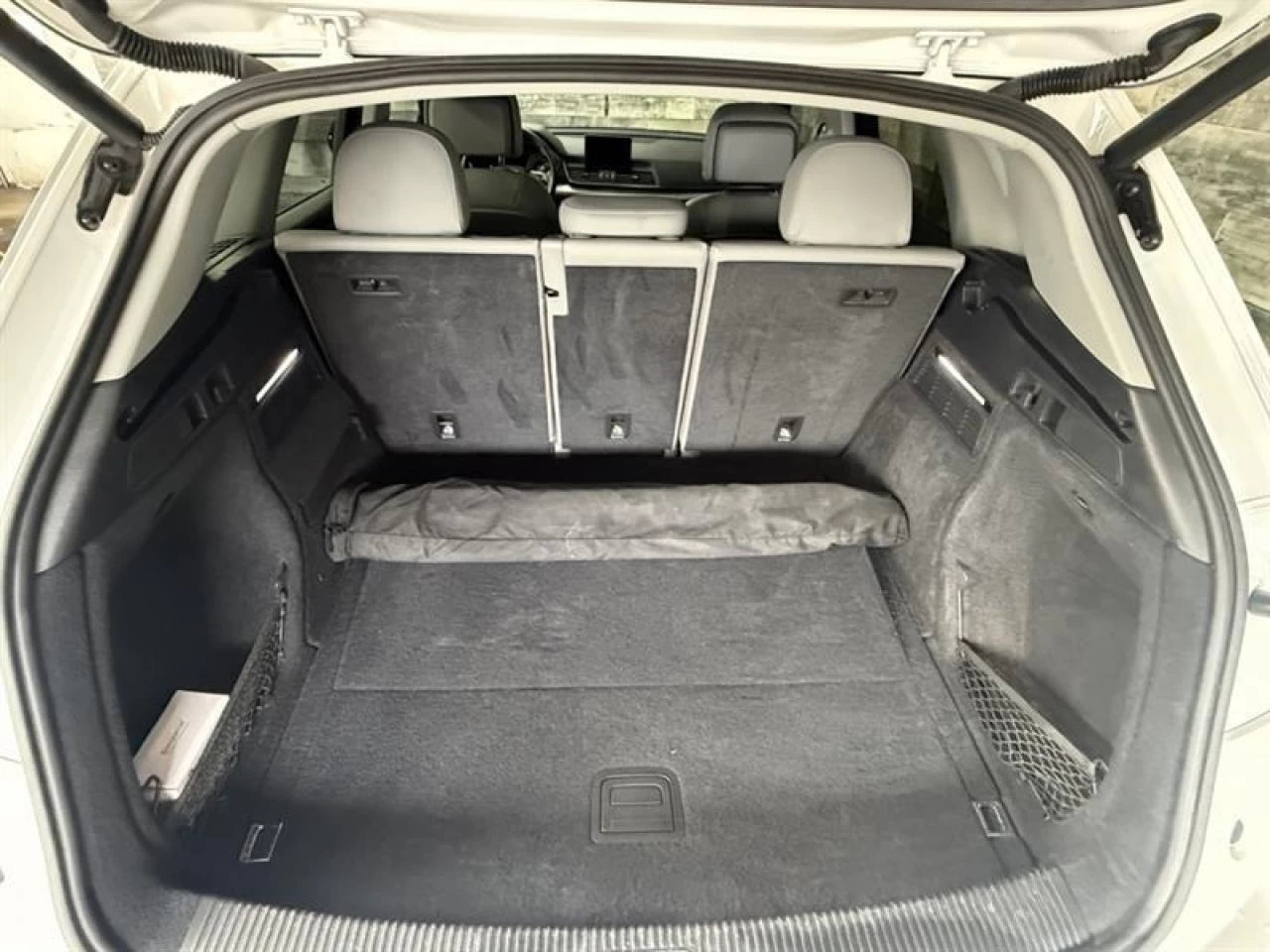 2019 Audi Q5 Komfort AWD CUIR ** APPROUVÉ À 99.9% ** Main Image