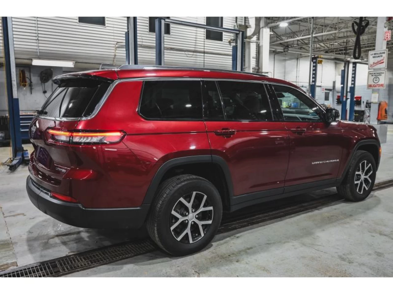 2023 Jeep Grand Cherokee L Limited 4x4 Image principale