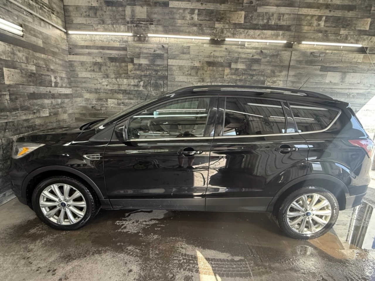 2018 Ford Escape SEL AWD CUIR CAM DE RECUL **APPROUVÉE 99,9%** Image principale