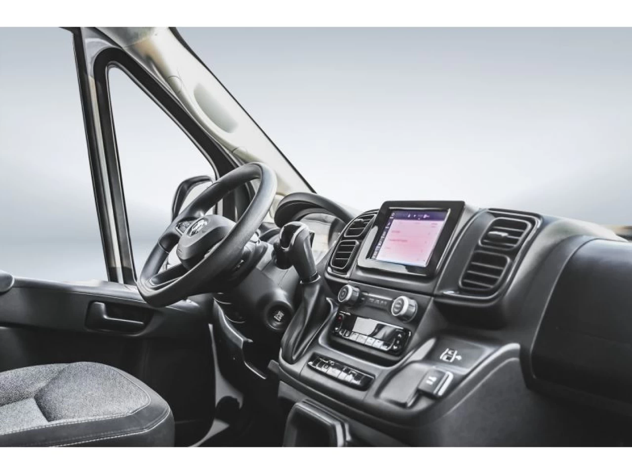 2025 Dodge Ram Tradesman 2500 High Roof 159" WB w/Pass Seat Image principale