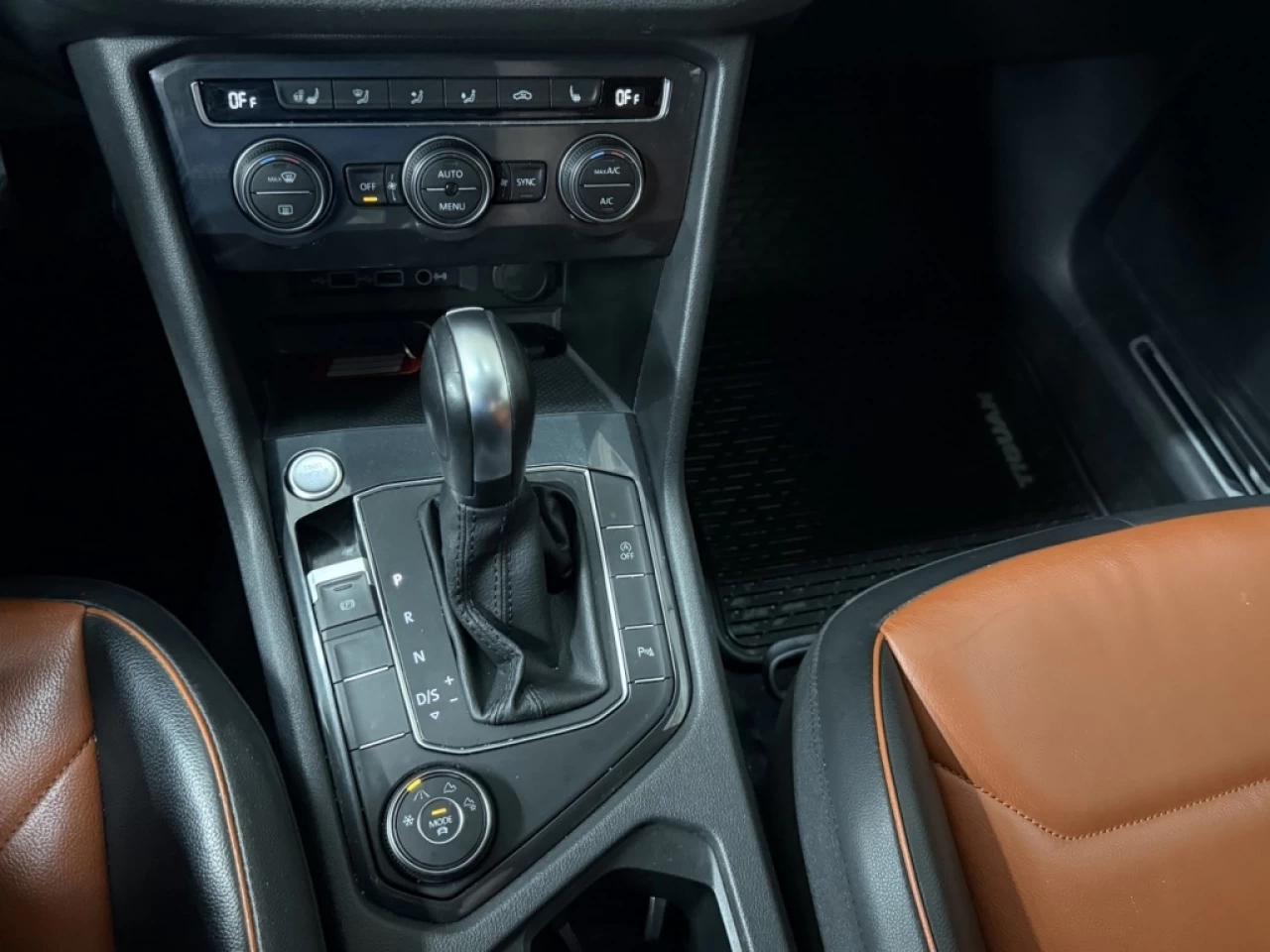 2020 Volkswagen Tiguan Highline AWD CUIR TOIT NAV **APPORUVÉ À 99.9%** Image principale