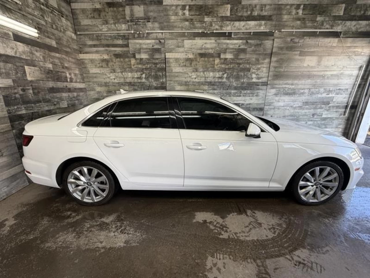 2019 Audi berline A4 Komfort AWD CUIR TOIT ** APPROUVÉ À 99.9% ** Image principale