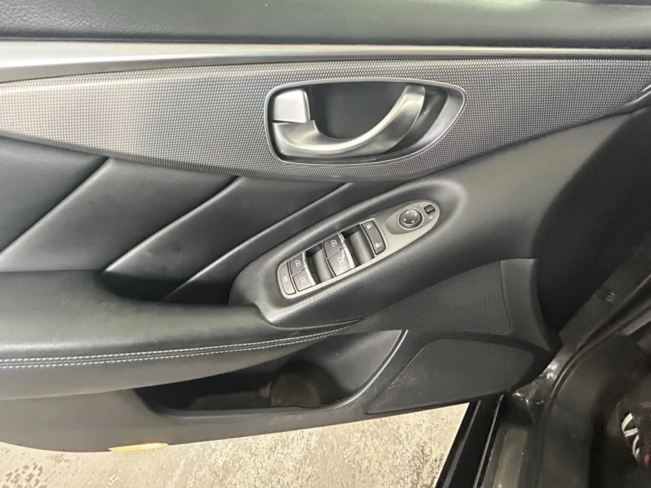2015 Infiniti Q50 AWD CUIR TOIT MAGS **APPROUVÉ À 99.9%** Image principale