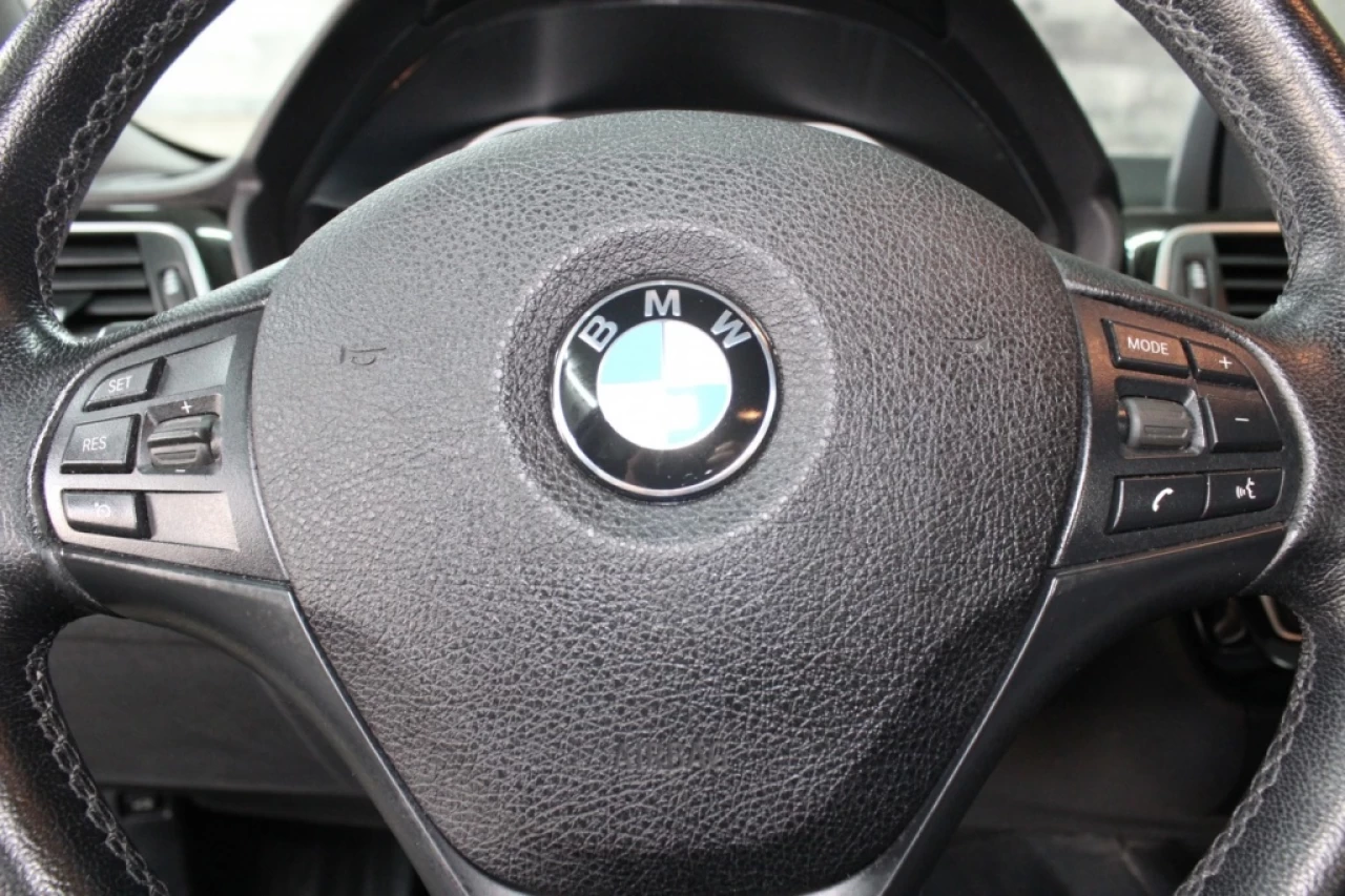 2016 BMW 3 Series 320i xDrive AWD CUIR **APPROUVÉ À 99.9%** Image principale