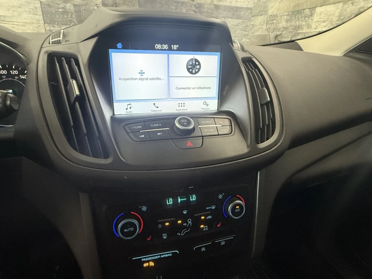 2018 Ford Escape SEL AWD CUIR CAM DE RECUL **APPROUVÉE 99,9%** Image principale