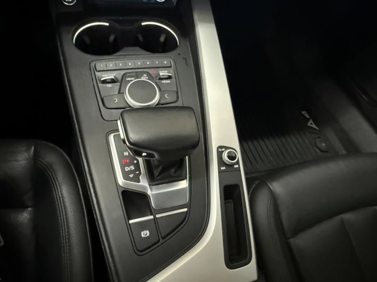 2019 Audi berline A4 Komfort AWD CUIR TOIT ** APPROUVÉ À 99.9% ** Image principale