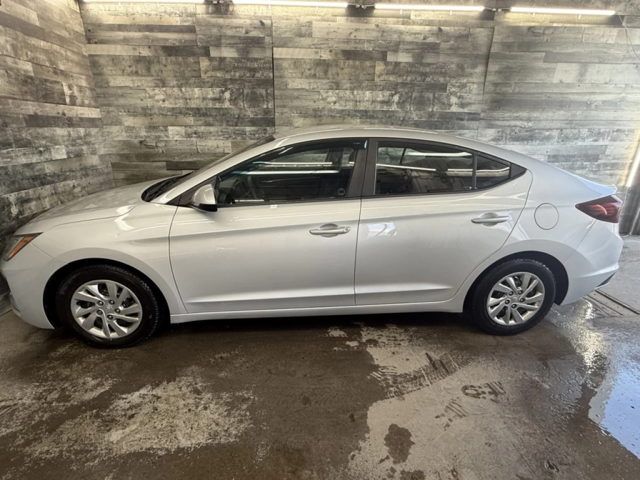 2019 Hyundai Elantra Essential AUTO BLUETOOTH CAM DE RECUL **APPROUVÉ À Image principale