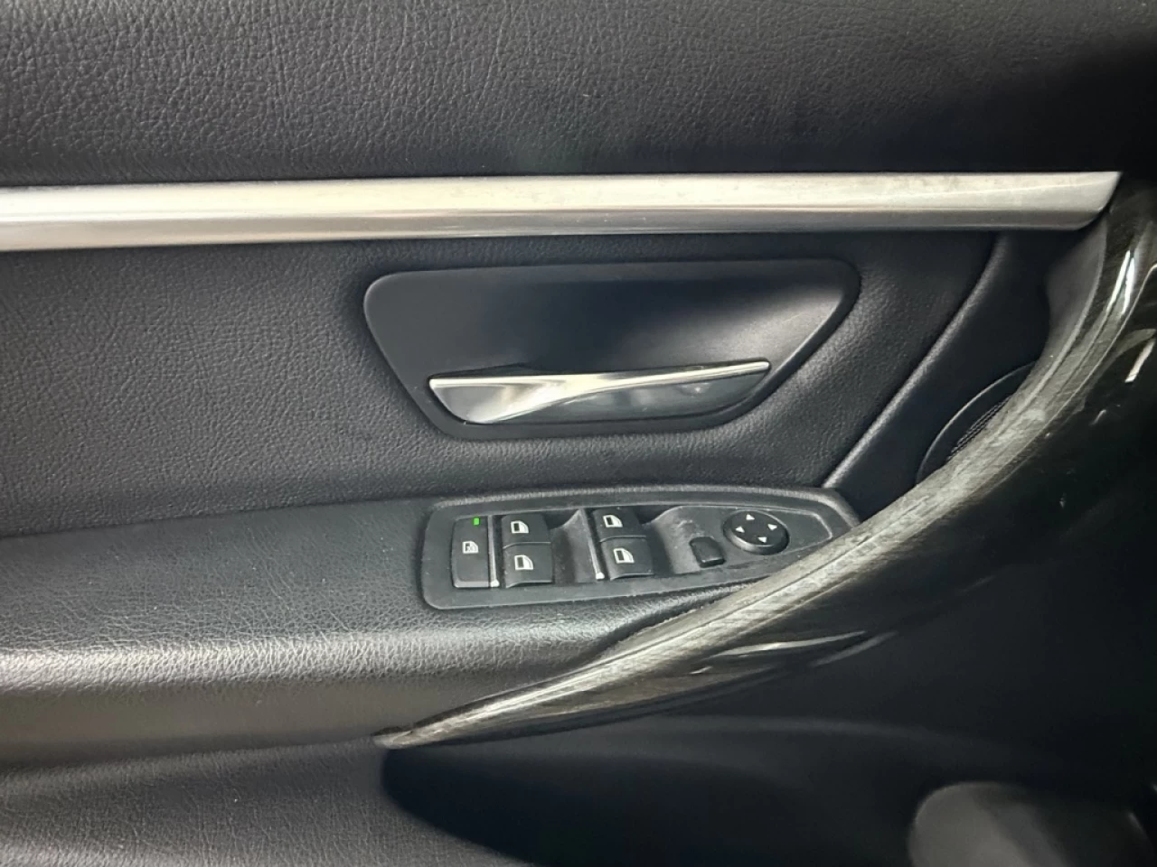 2017 BMW 3 Series 320i xDrive AWD CUIR TOIT **APPRUVÉ À 99.9%** Image principale