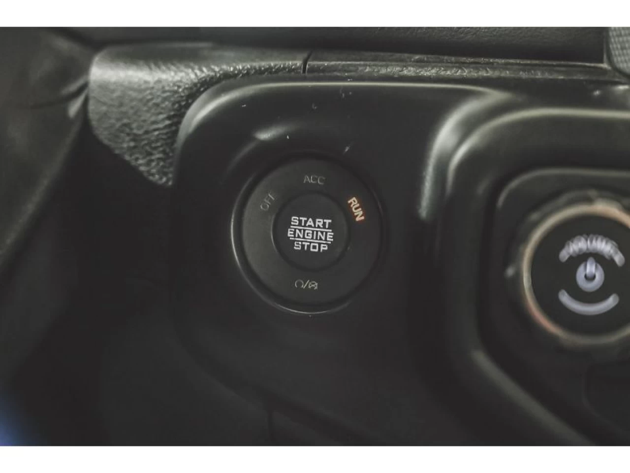 2021 Jeep Wrangler 4xe Unlimited Sahara GROUPE TEMPS FROID Image principale