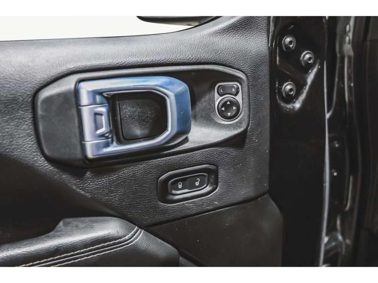 2021 Jeep Wrangler 4xe Unlimited Sahara GROUPE TEMPS FROID Image principale