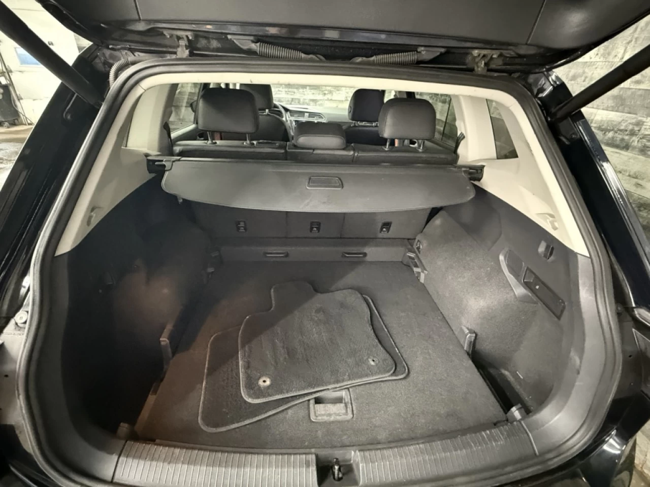 2020 Volkswagen Tiguan Highline AWD CUIR TOIT NAV **APPORUVÉ À 99.9%** Image principale