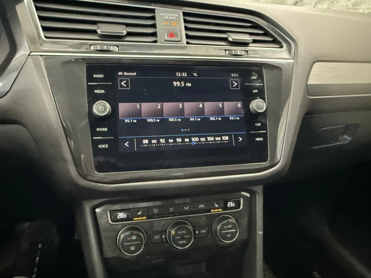 2018 Volkswagen Tiguan Comfortline CUIR AWD NAV TOIT PANO **APPROUVÉ À 99 Image principale