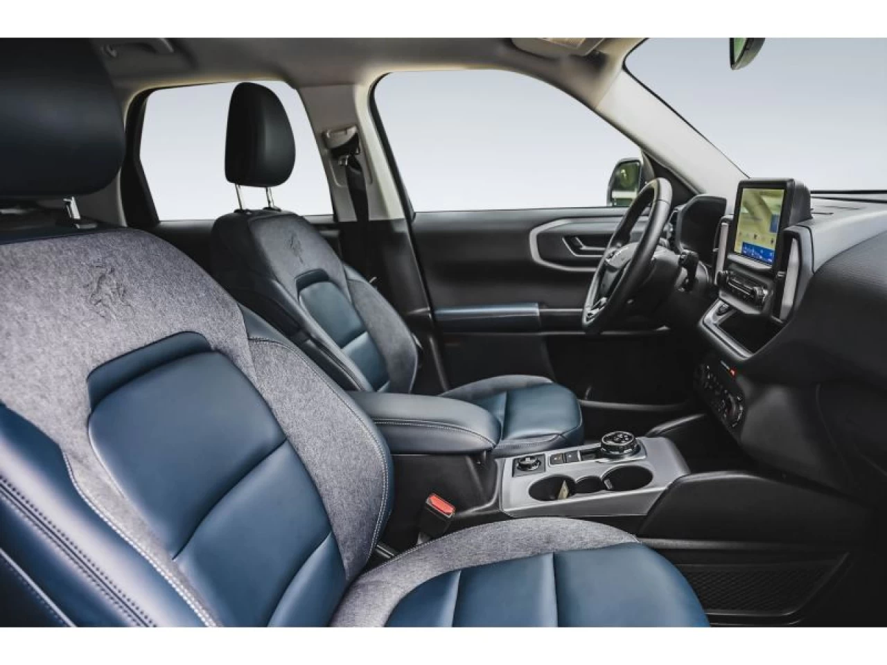 2024 Ford Bronco Outer Banks 4x4 TECH PACKAGE Image principale