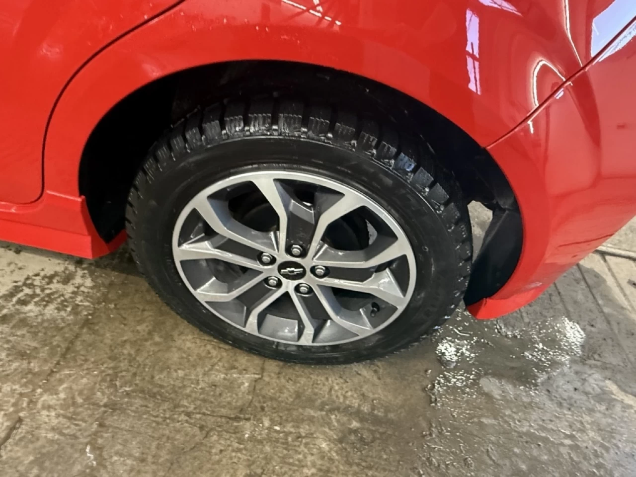 2018 Chevrolet Sonic LT AUTO TOIT CAM DE RECUL **APPROUVÉ À 99.9%** Image principale