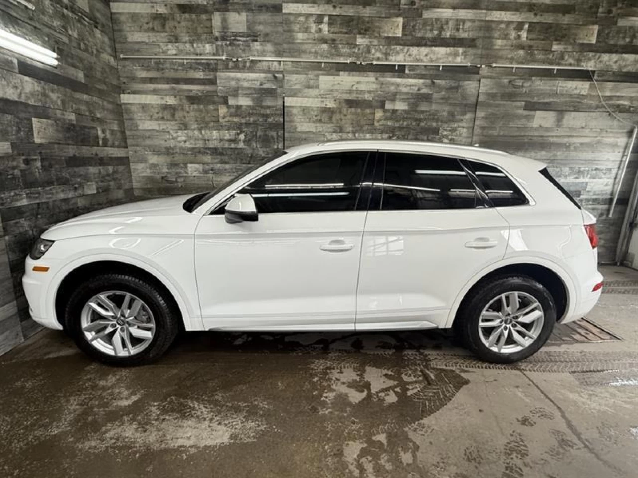 2019 Audi Q5 Komfort AWD CUIR ** APPROUVÉ À 99.9% ** Main Image