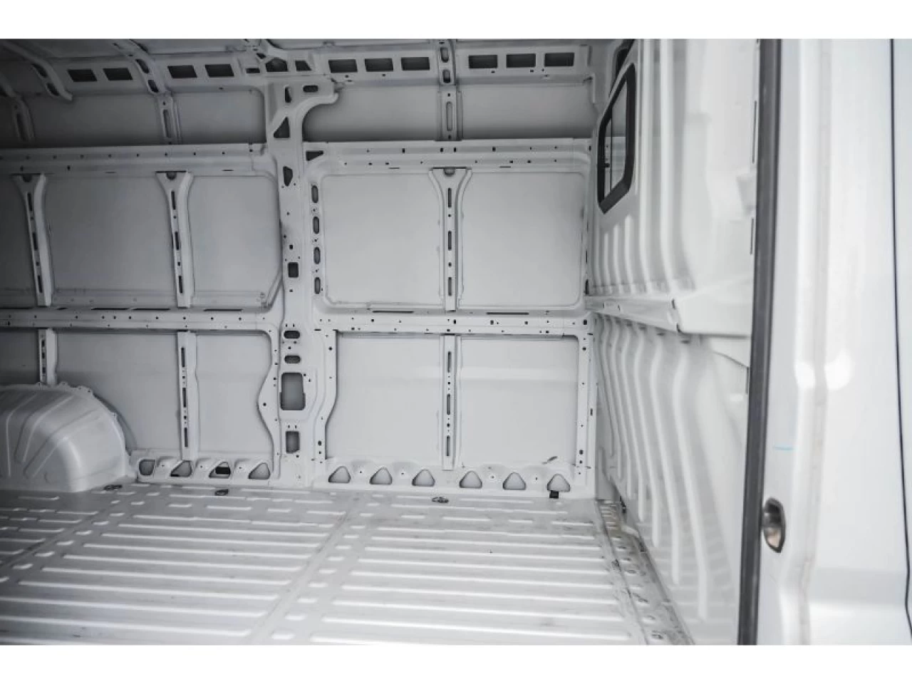 2025 Dodge Ram Tradesman 3500 High Roof Ext 159" WB w/Pass Seat Image principale