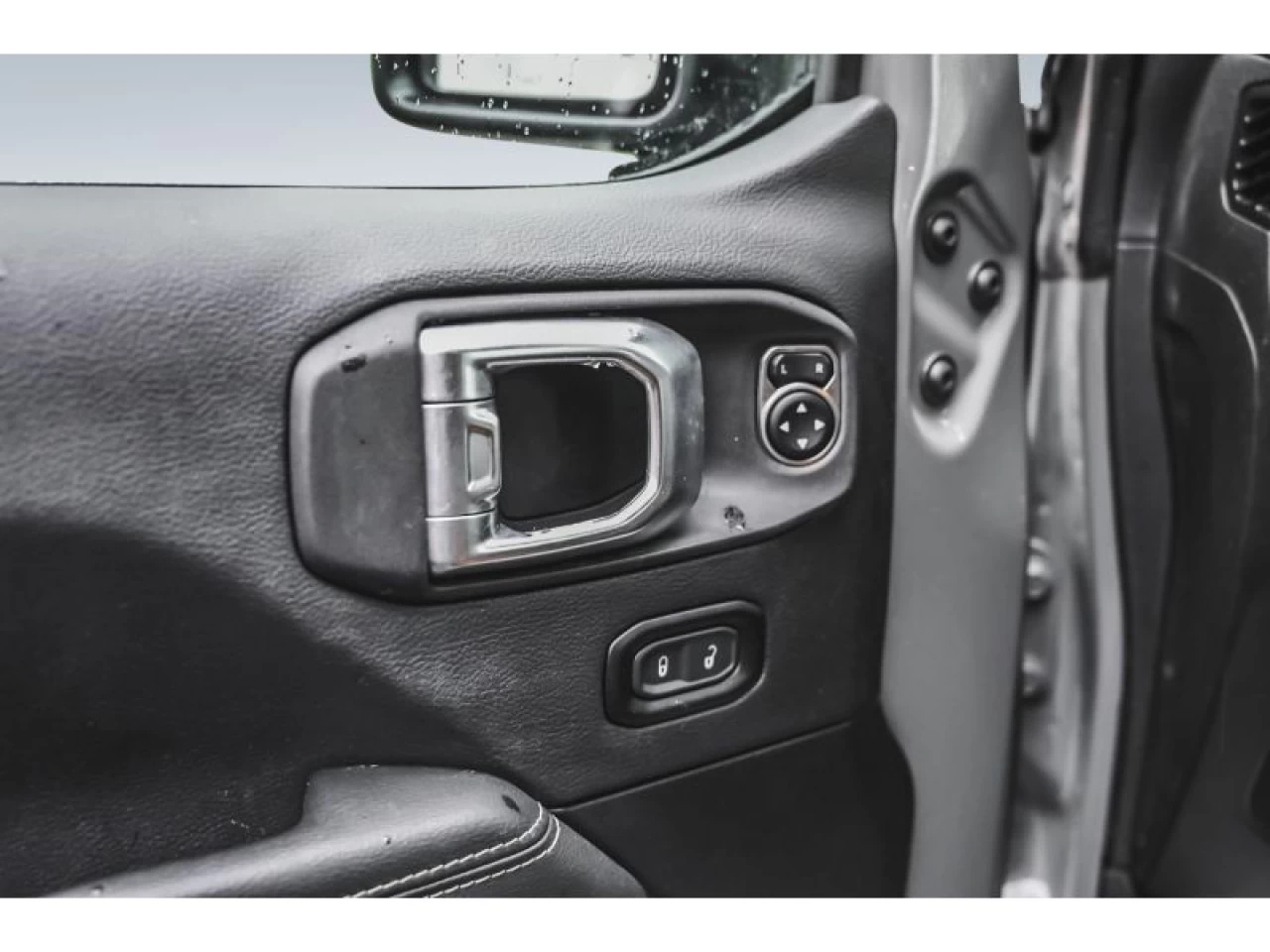 2022 Jeep Wrangler 4xe Unlimited Sahara 4x4 hybride Image principale